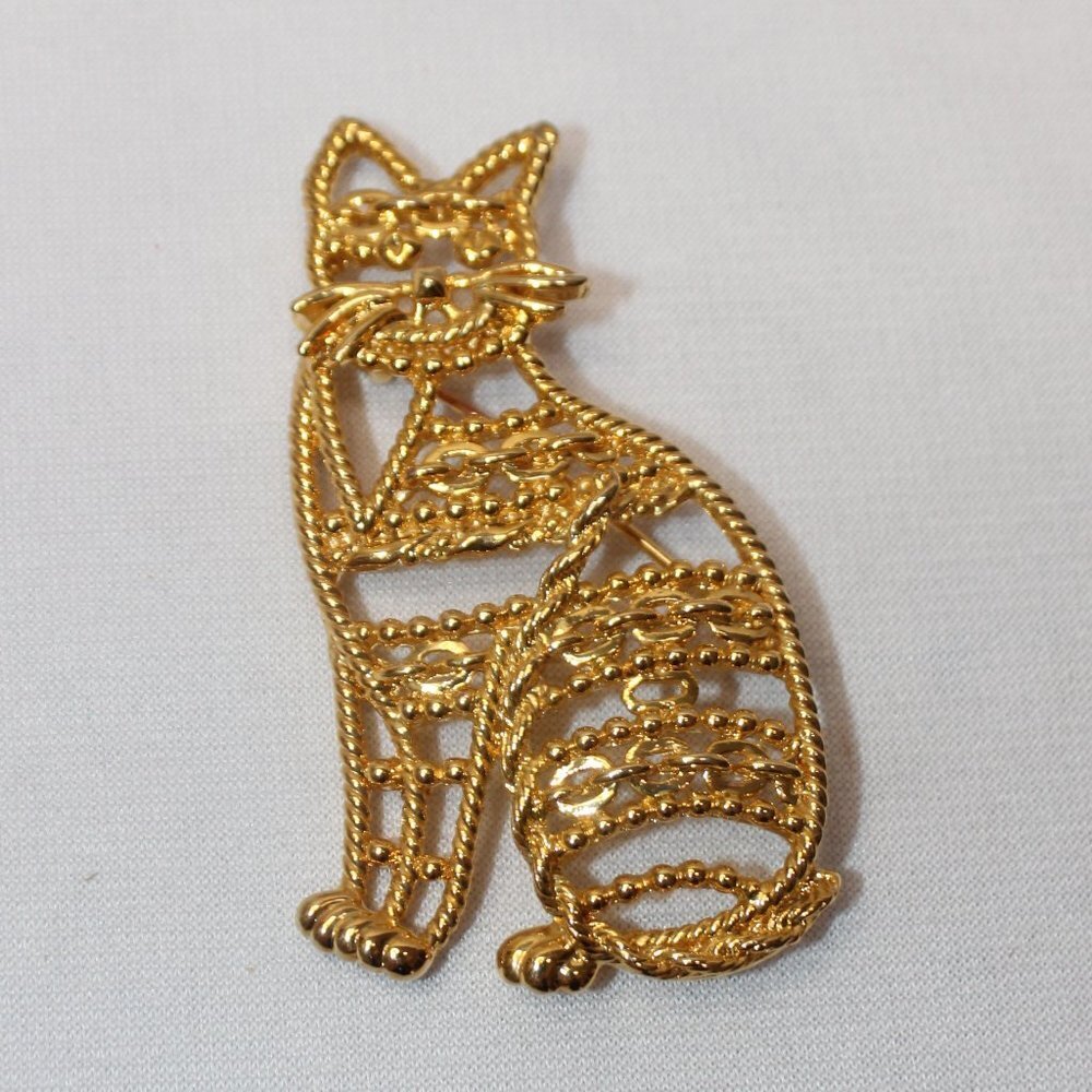 AJC Golden Chain Link Theme Cat